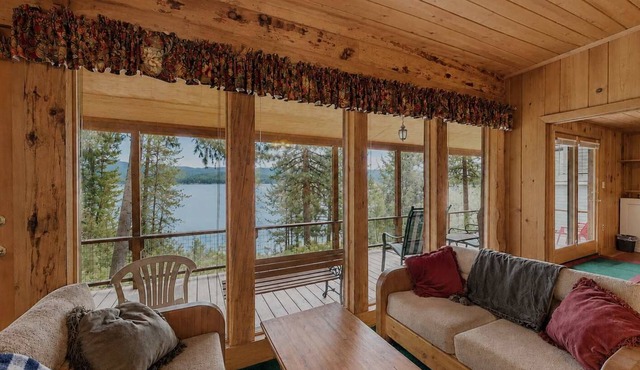 McCall Lakehouse Private Dock, Beach & Grill