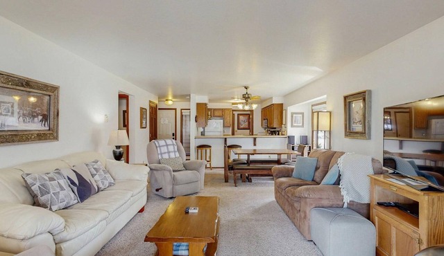 McCall Townhome Pool & Walk To Lake