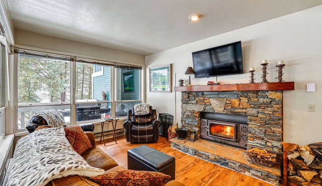 Meadow Creek Golf Resort Condo: Skiing & Lake Life
