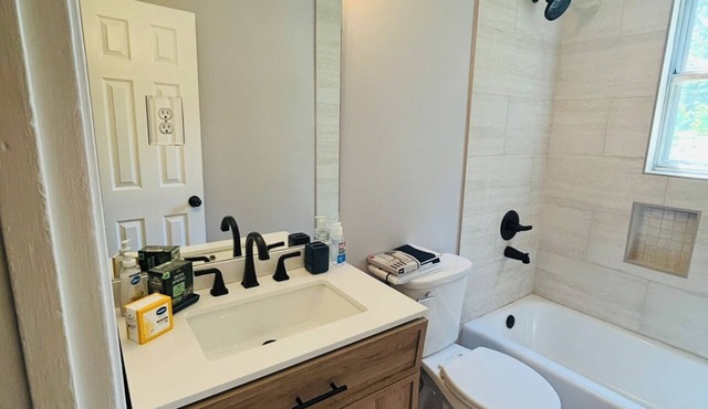Memphis Corporate Stay,Breakfast + Optional Transportation!