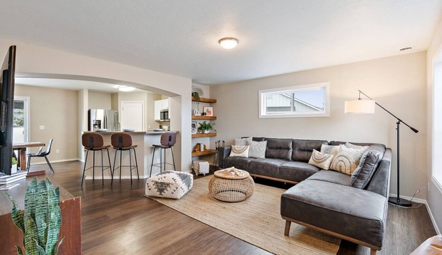 🌞 Meridian BNB - 4BR/2.5BA Huge Backyard: Near Eagle, Star, Boise, The Village