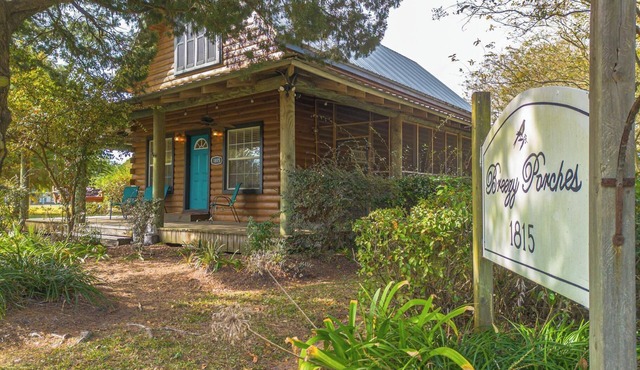 Mermaids Hideout Cabin w/wrap porch & Sailors Den near the Beach, pool, pets!
