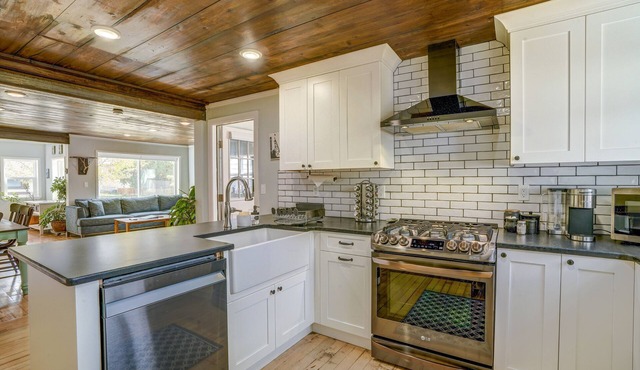 MidtownEcoModernFarmhouse PrivateParking FencedYard BrooklineSheets PetFriendly