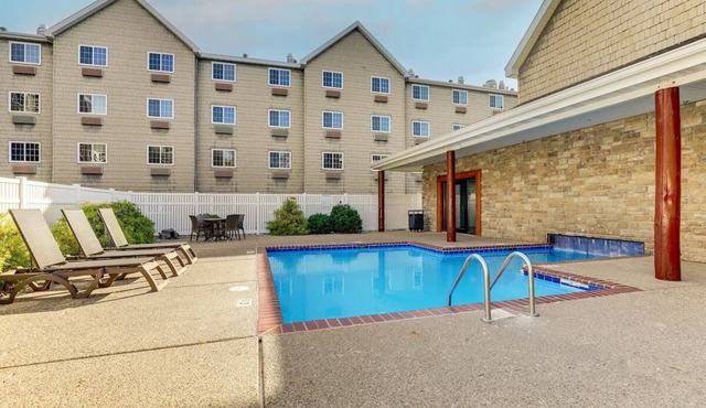 Midwest Lodge Escape With Modern Comforts | 0.5 mi to Texas Roadhouse