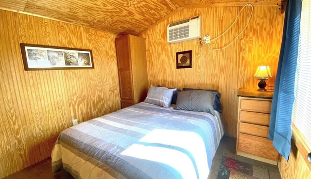 Mini Hunter Cabin - Tiny House near Medora, ND