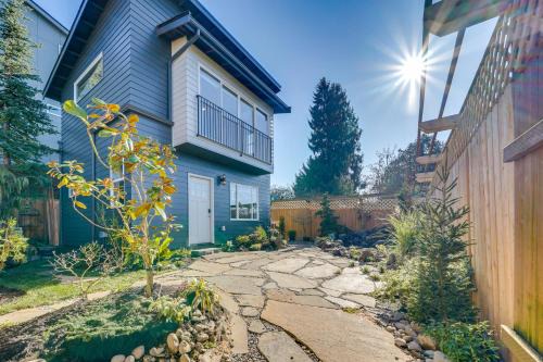 ‘Mini Pearl’ Sleek Seattle Gem w/Easy Dtwn Access