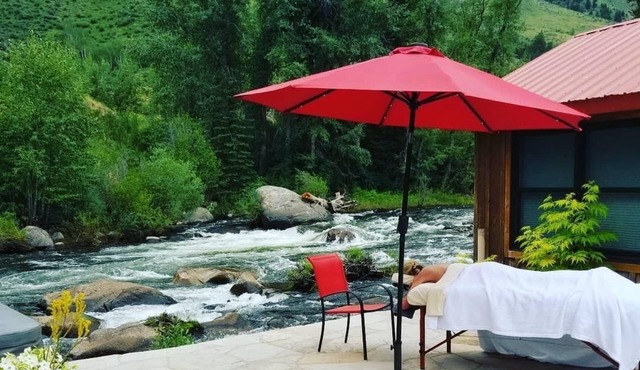 Minturn River Cabin with Hot Tub and NEW Air Conditioning