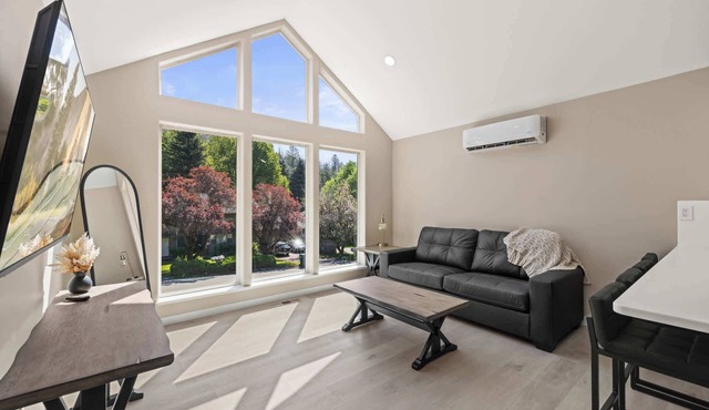 Modern 1BR With Garage and Yard Near Downtown CDA