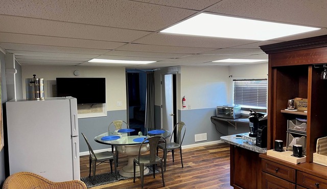 Modern 2 Bed Suite on Bourbon Trail