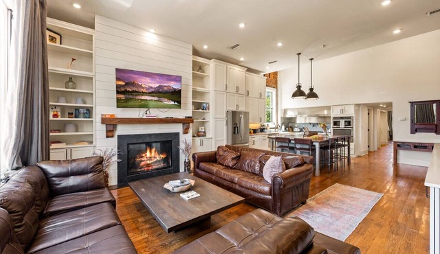 Modern 3BR Condo | Parking | Walk to Smokies Stadium