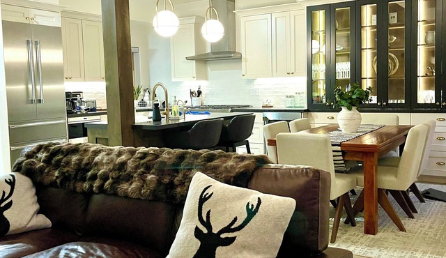 Modern 4BR Retreat Just Minutes from Park City’s Ski Resorts & Main Street