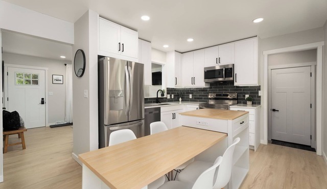 Modern 5 bedroom home