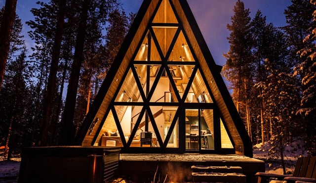 Modern A-Frame Forest Views + Hot Tub 30 min to Yellowstone