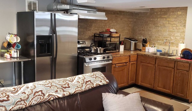 Modern and Stylish Private1BR Garden Apt in Logan Square With Free Parking