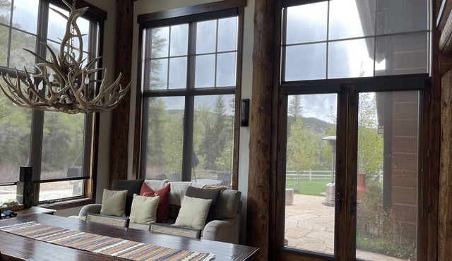 Modern Chalet on the River. Hot Tub, Fireplace , Newly furnished Fishing, Hiking