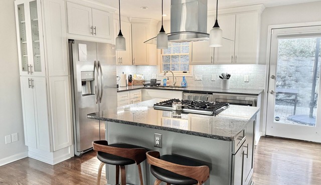 Modern & Charming 2-bedroom Home Minutes from Downtown!