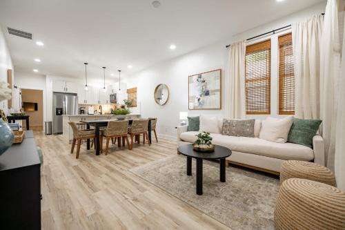 Modern Cottage - Near State Fairgrounds - Backyard - Family Friendly