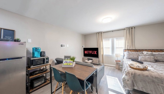 Modern & Cozy Studio with Luxe Spa-Like Bathroom, Close to NYC+Major attractions in West Orange