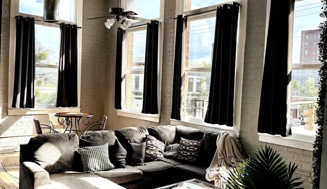 Modern Downtown Cozy Loft