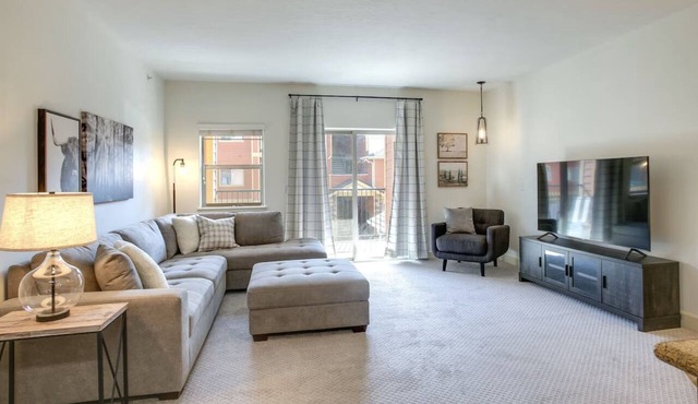 Modern Family-Friendly Condo - minutes to US 95 and downtown Coeur d'Alene