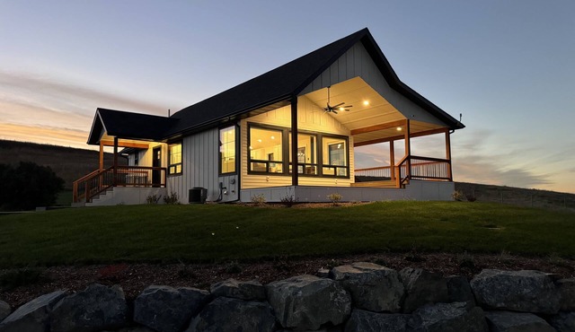 Modern Farmhouse with Breathtaking Views!