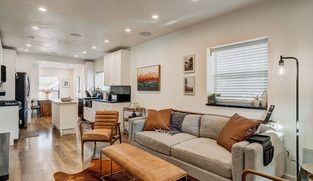 Modern Liberty Park 4BR Home with fast WIFI nice Hot tub and Tesla EV Charger