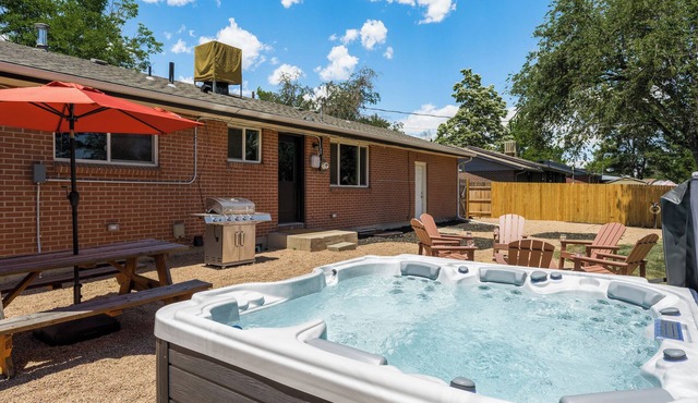 Modern, Luxury, Centrally-Located Home with Hot Tub, Sauna, Gym. Pet-Friendly.