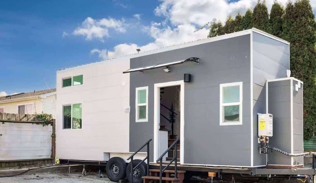 Modern Tiny Home Near DT & Transit