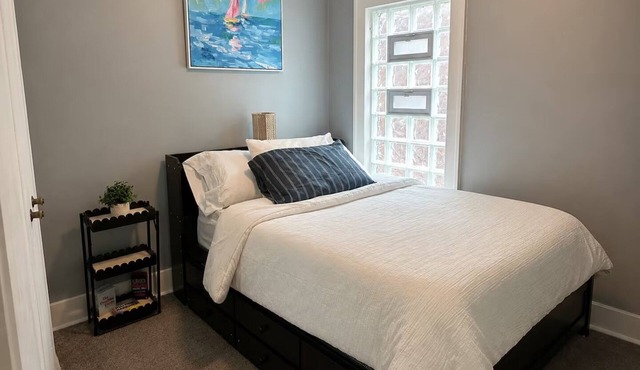 Modern Top-Floor Getaway — Peaceful & Cozy Stay