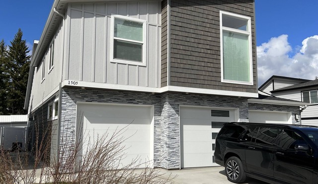 Modern Townhome- downtown Coeur d'Alene- minutes to waterfront restaurants shops