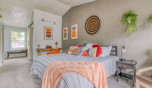 Monmouth Retreat: Hot Tub, Playground & Game Room