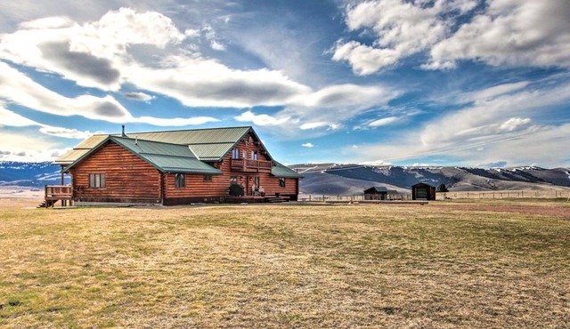Montana Lodge on 132 Acres | Sleeps 12