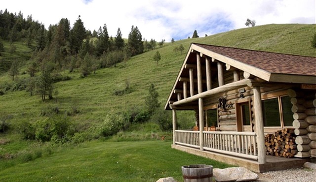 Montana Mountain Glamping: Charming Log Cabin with in Darby