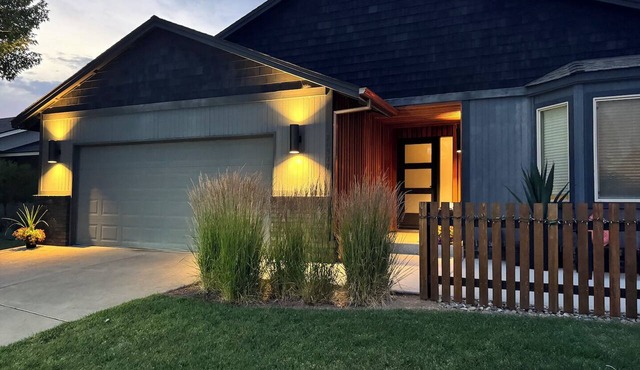 MONTHLY STAY Perfect 3-bedroom house with HS internet in beautiful Bend
