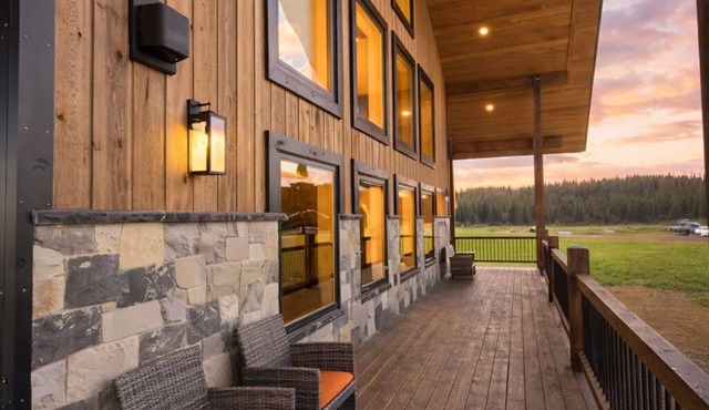Moonlight Meadows+AC+Hotub+WiFi+20mintoYellowstone