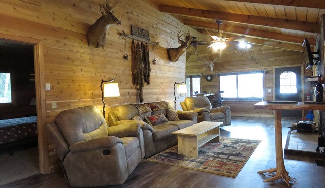 MOOSE CABIN in Phelps