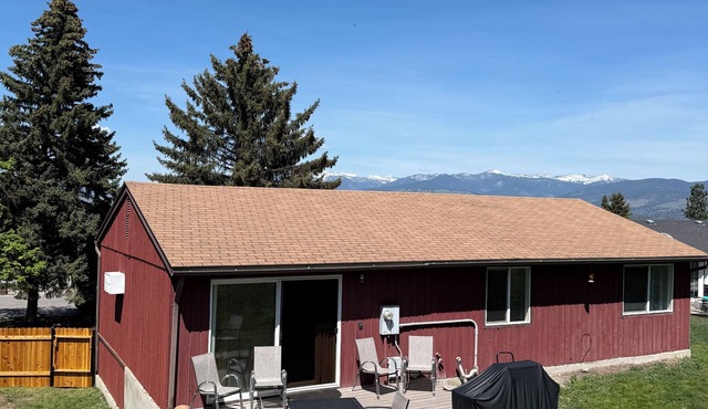 Moose Can Gully Home, Spacious Single Family 4 Bdrm South Hills