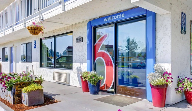Motel 6 Medford, OR