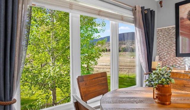 Mountain & Golf View Condo Near Glenwood Springs