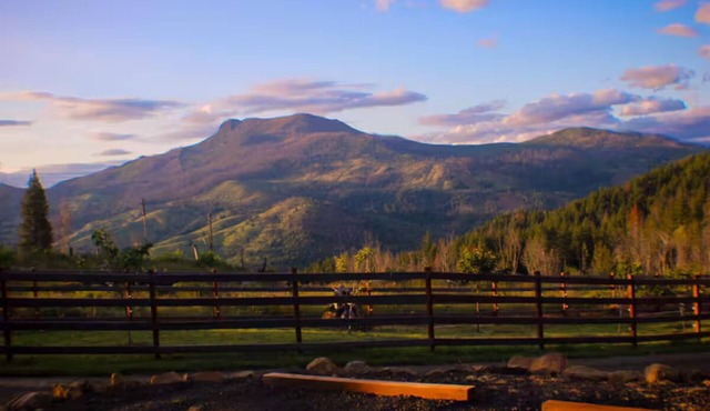 Mountain Healing Cottage in Glide