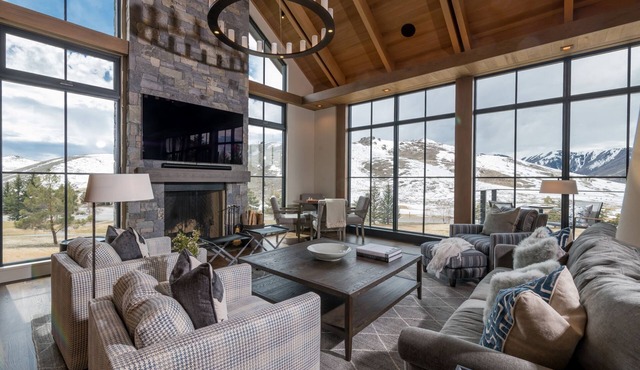 Mountain Home with Private Hot Tub and Fire Pit