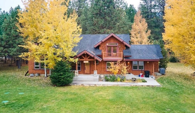 Mountain Lodge w/Hot Tub + Private River Beach