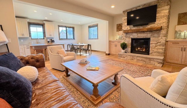 Mountain Modern Guest House w/Teton Views, A/C + Hot Tub