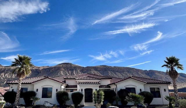 Mountain Oasis-Large Private Pool-8 Bedrooms