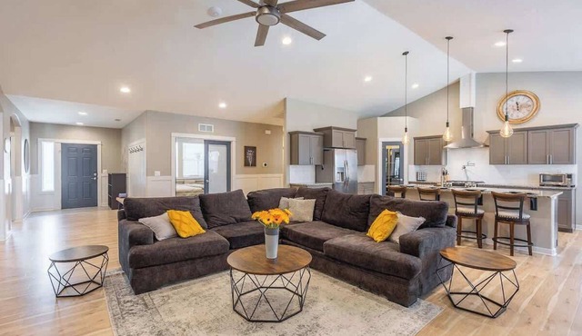 Mountain Retreat Near Boise - Luxury Family Escape