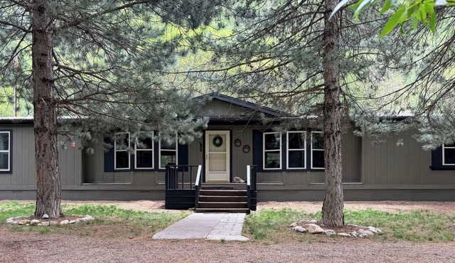 Mountain Retreat! Nestled in the serene beauty of Palisades, Idaho.