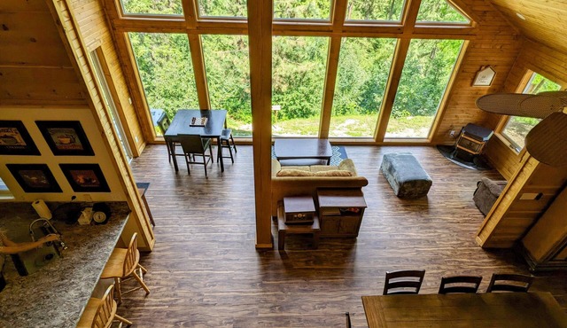 Mountain Retreat, Spacious Cabin on 2.5 acres, firepit and trails
