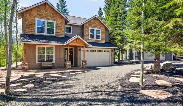 Mountain Retreat with Hot Tub & Game Room