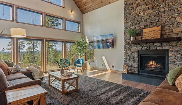Mountain Top Retreat: Hot Tub, Sauna, Fire Pit, Seclusive 5 acres, Sunset Views
