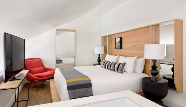 Mountain Vibes & Modern Design at Gravity Haus! Kitchenette, Free Parking